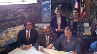 Signing landmark agreement